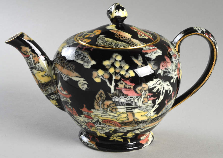 Pekin Black (Gold Trim) 3 Cup Albans Teapot & Lid by Royal Winton-1