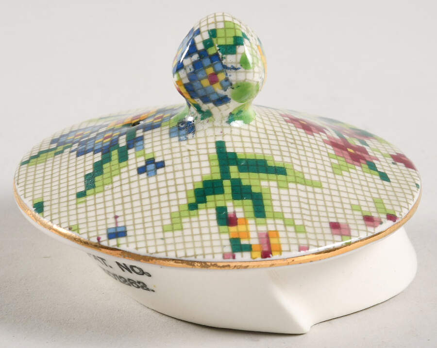 Queen Anne Lid for Albans Teapot by Royal Winton-1