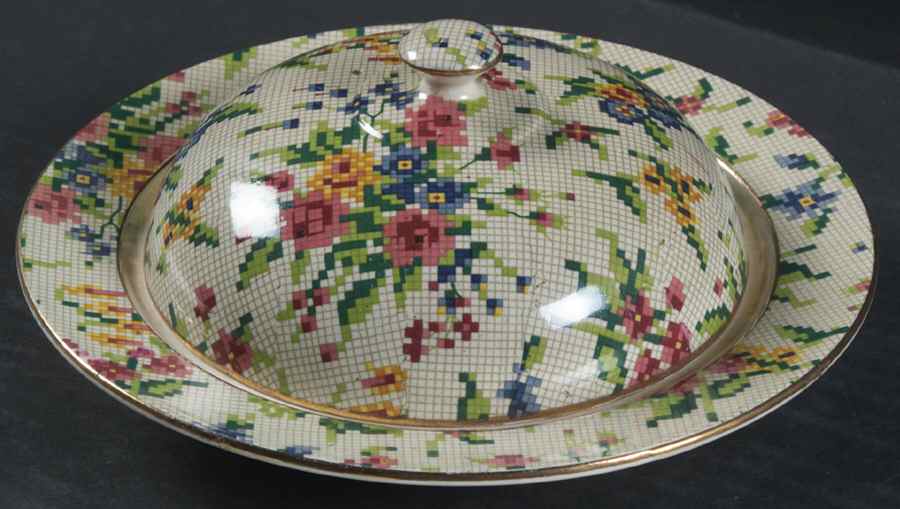 Queen Anne Muffin Dish & Lid by Royal Winton-1