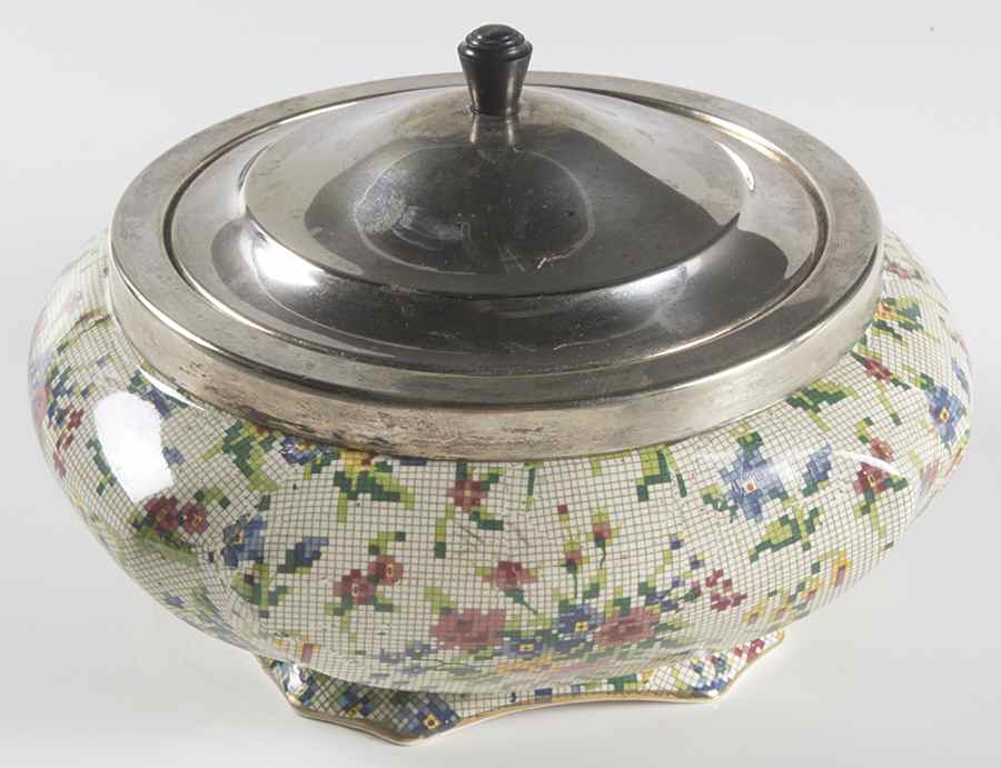 Queen Anne Round Covered Vegetable by Royal Winton-1