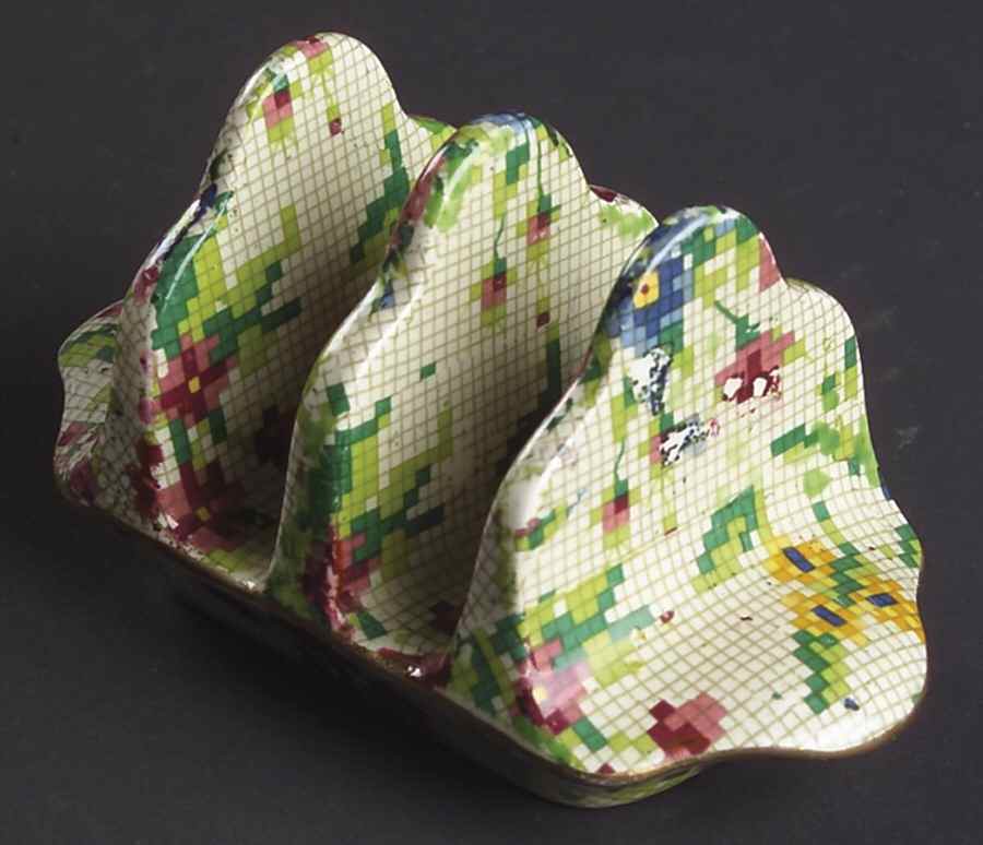 Queen Anne Two Slice Toast Server by Royal Winton-1
