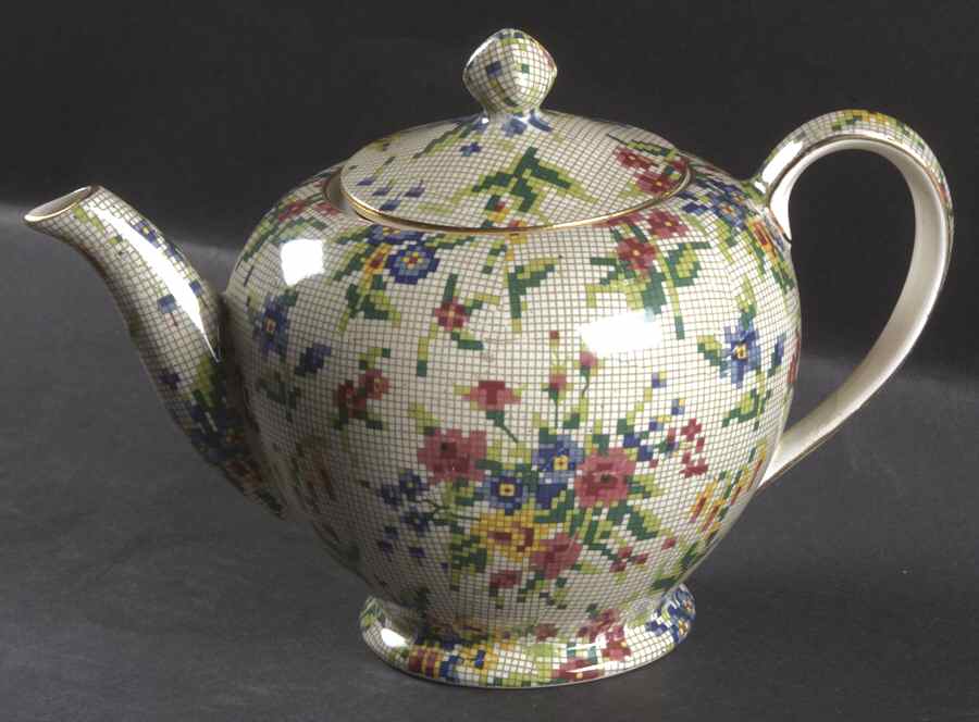 Queen Anne Albans Tea Pot & Lid by Royal Winton-1