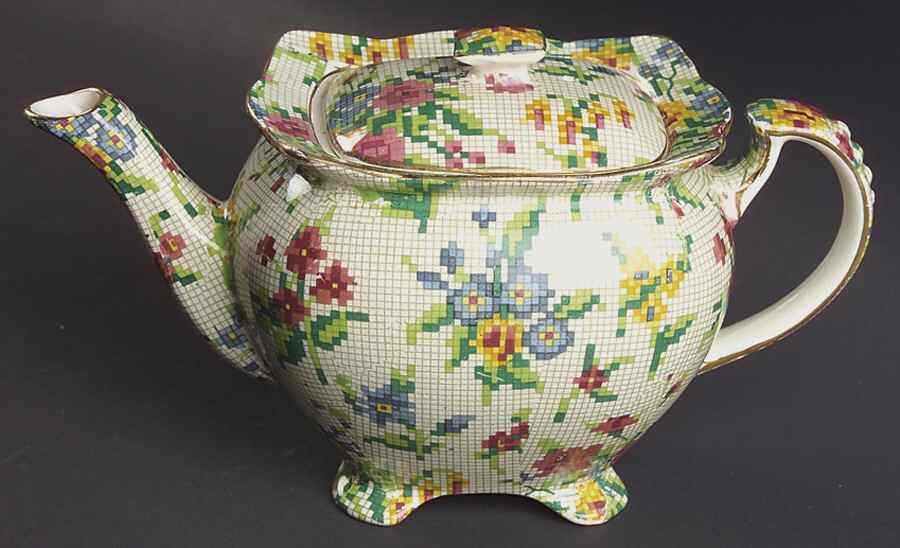 Queen Anne Mini Teapot & Lid by Royal Winton-1