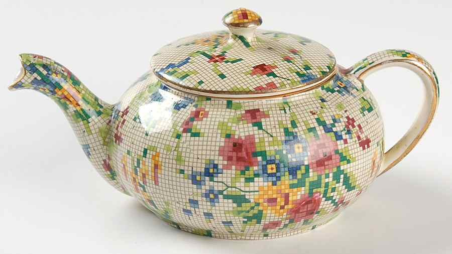 Queen Anne Mini Stacking Teapot & Lid by Royal Winton-1