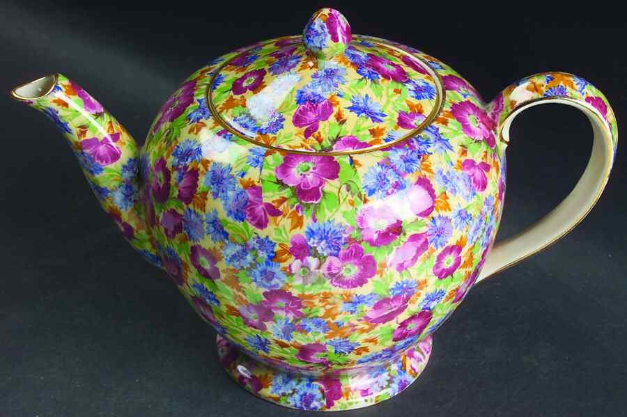 Royalty (Older) 4 Cup Albans Teapot & Lid by Royal Winton-1