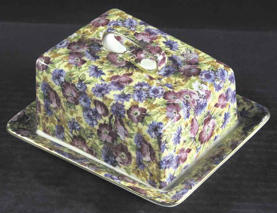 Royalty (Older) Cheese Dish with Lid (Wedge) by Royal Winton-1