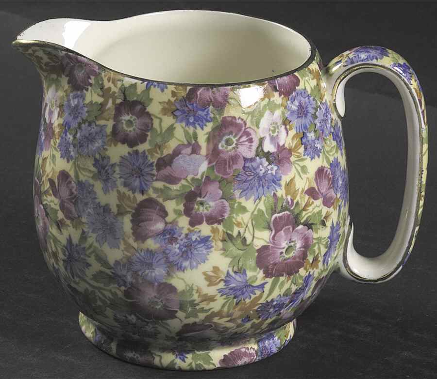 Royalty (Older) 16 Oz Jug by Royal Winton-1