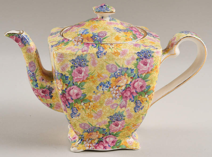 Welbeck (Older) 2 Cup Ascot Teapot & Lid by Royal Winton-1