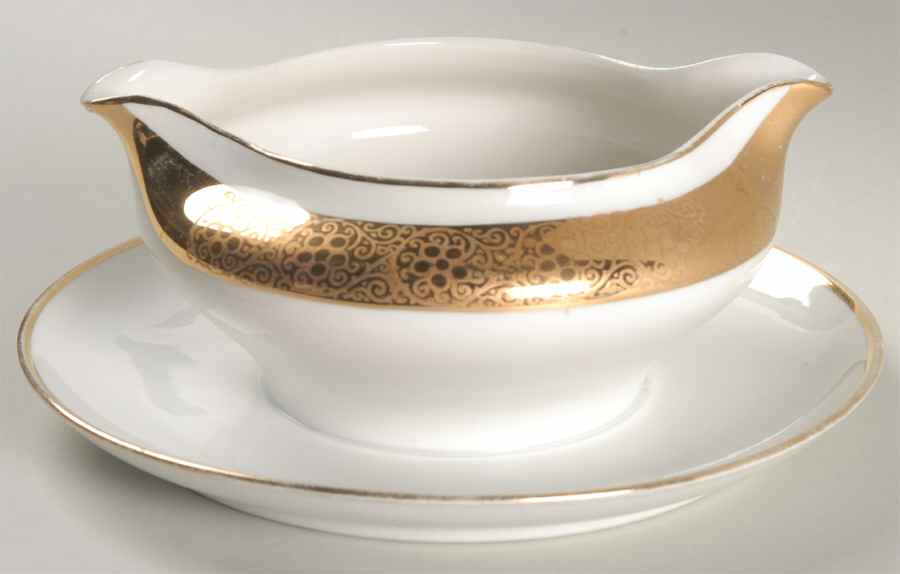 RYB3 Gravy Boat with Attached Underplate by Royal L B-1