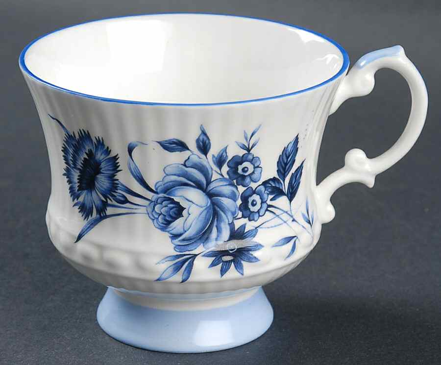 R2C1 Footed Cup by Royal Crest(England)-1