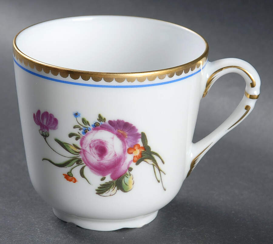 A La Reine Flat Cup by Royale (France)-1