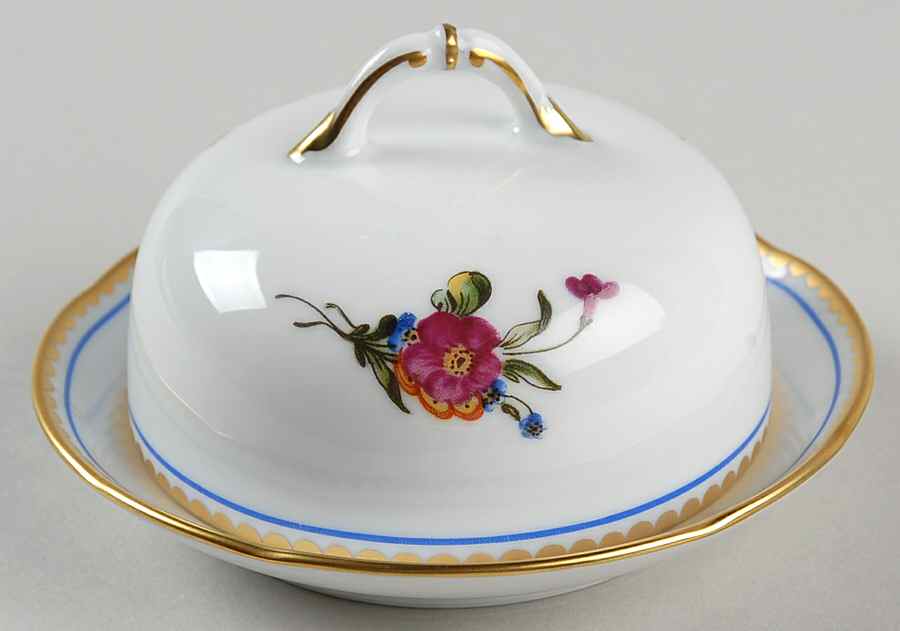 A La Reine Mini Round Covered Butter by Royale (France)-1