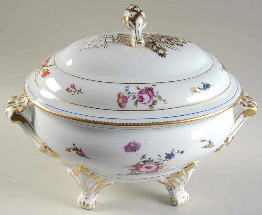 A La Reine Tureen & Lid by Royale (France)-1