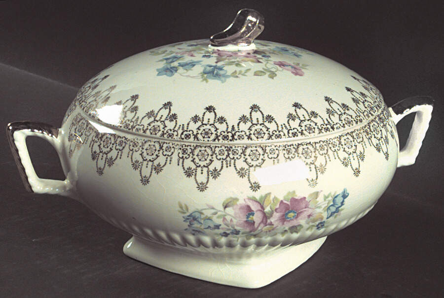 5186 Round Covered Vegetable by Royal (USA)-1