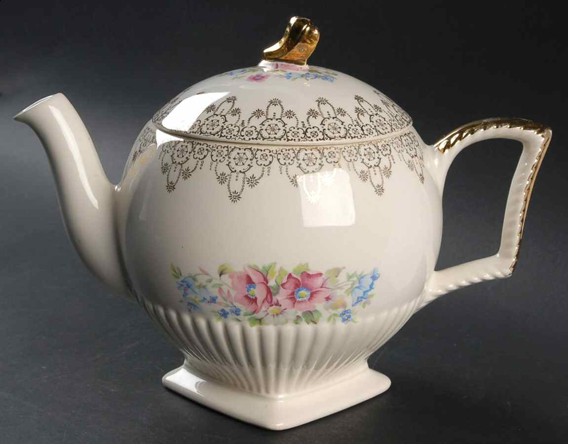 5186 Teapot & Lid by Royal (USA)-1