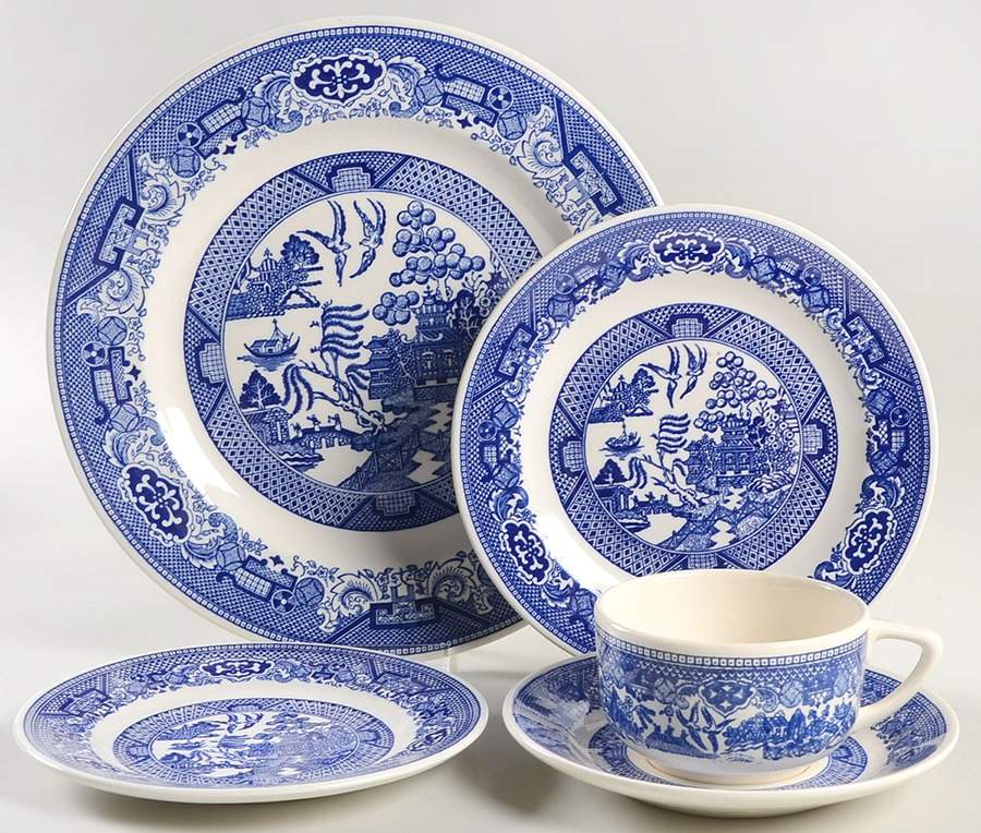 Blue Willow 5 Piece Place Setting by Royal (USA)-1