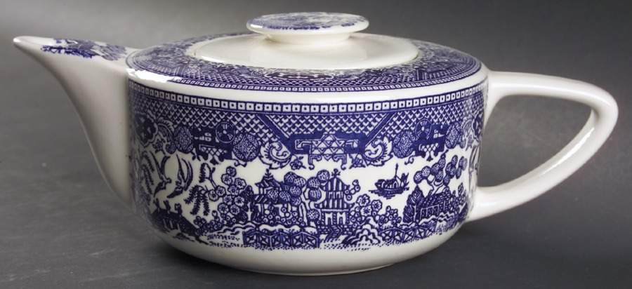 Blue Willow Teapot & Lid by Royal (USA)-1