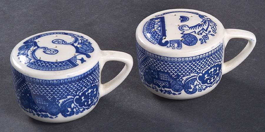 Blue Willow Salt & Pepper Set by Royal (USA)-1