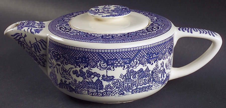 Blue Willow Teapot & Lid by Royal (USA)-1