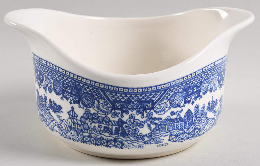 Blue Willow Cranberry Bowl by Royal (USA)-1