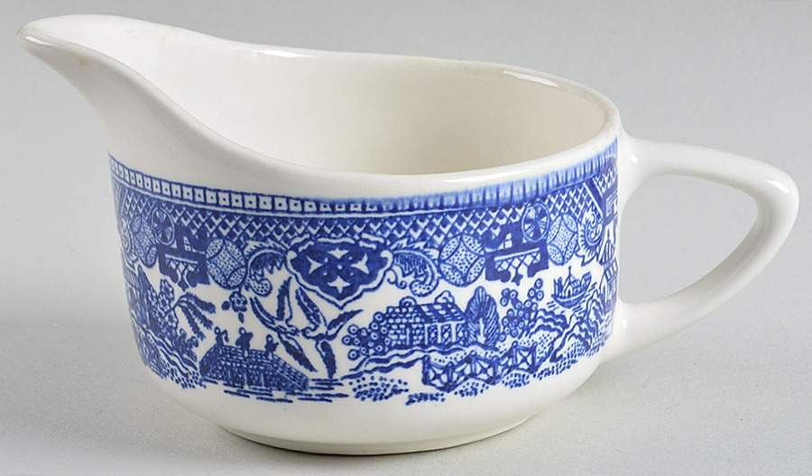 Blue Willow Creamer by Royal (USA)-1