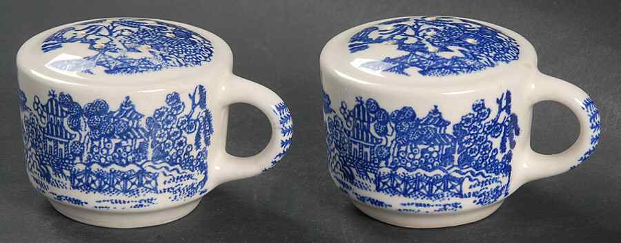 Blue Willow Salt & Pepper Set by Royal (USA)-1