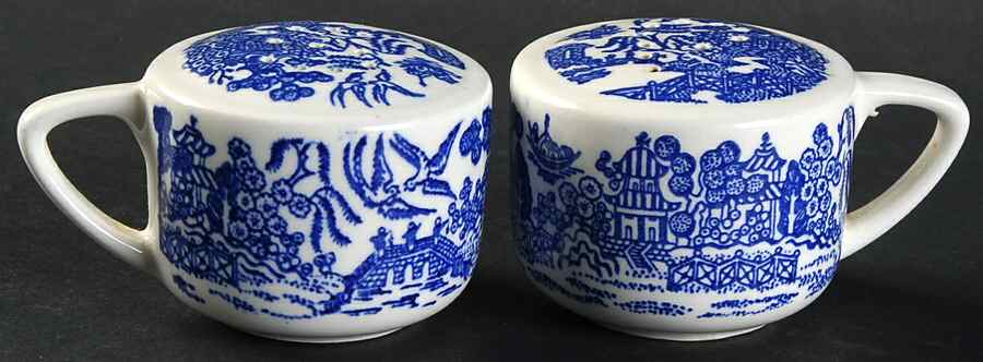Blue Willow Salt & Pepper Set by Royal (USA)-1