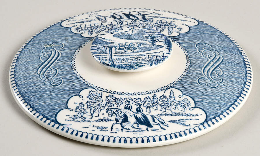 Currier and Ives Blue Lid for 1.25 Qt Round Casserole by Royal (USA)-1