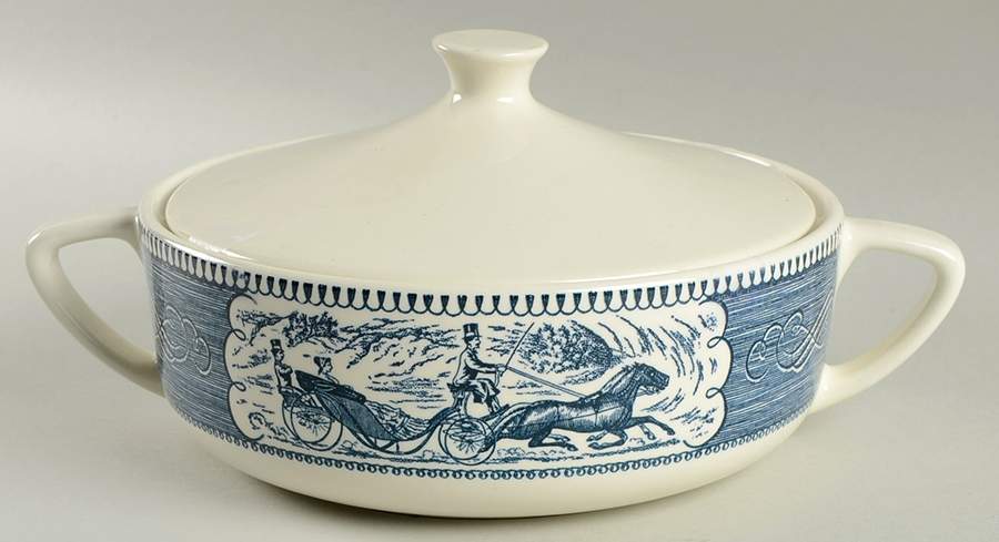 Currier and Ives Blue 1.25 Qt Round Covered Casserole by Royal (USA)-1