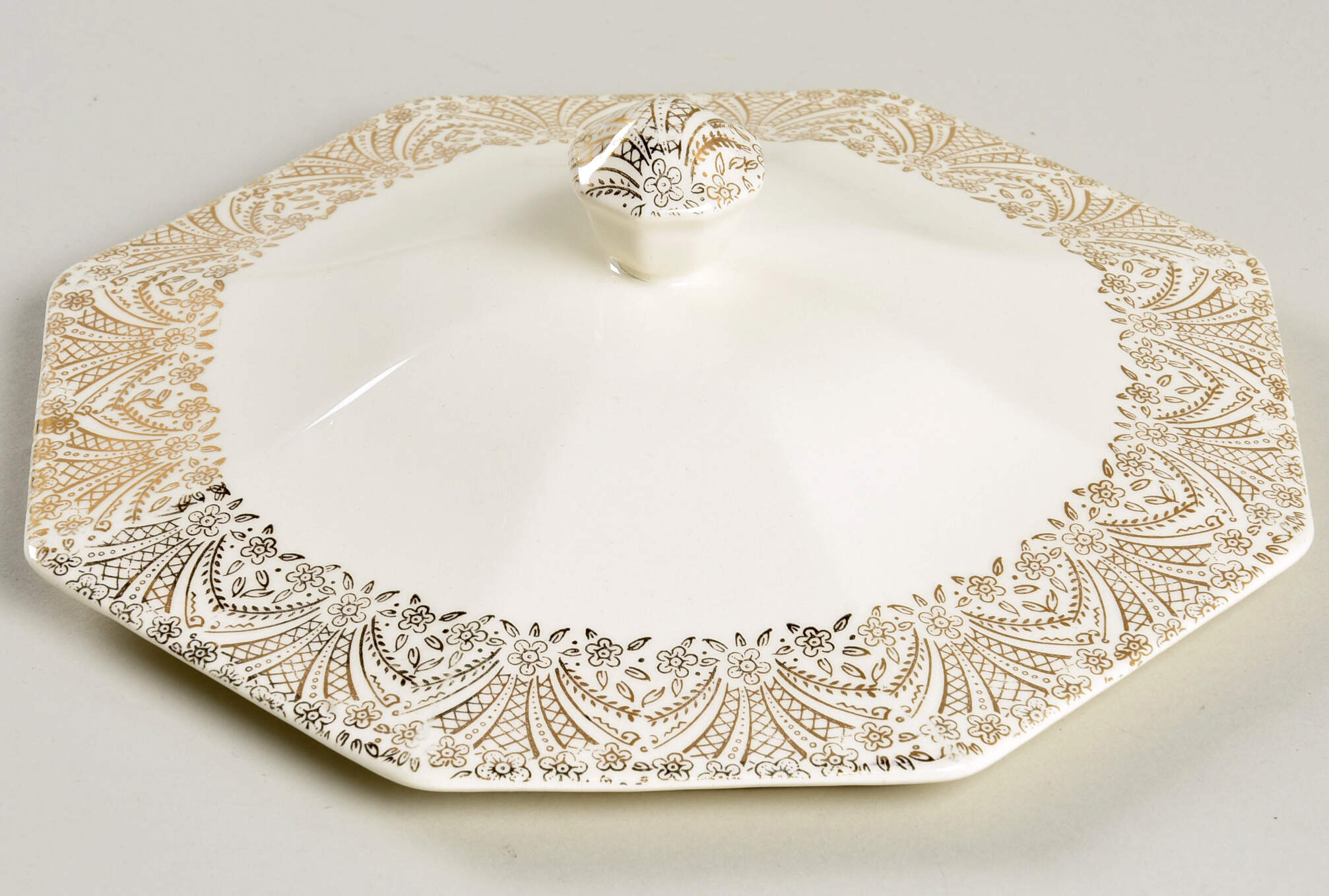 Lamar Lid for Round Vegetable by Royal (USA)-1