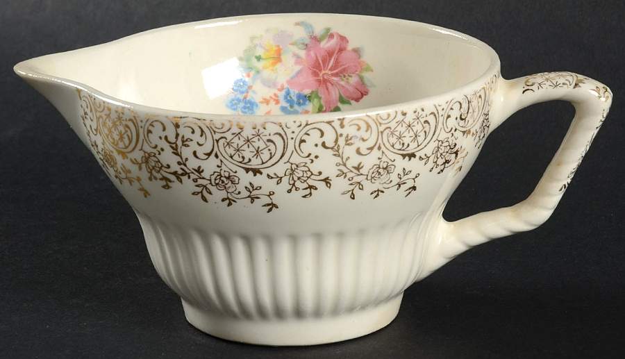 Robinhood (Regal Shape) Creamer by Royal (USA)-1
