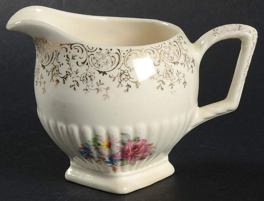 Robinhood (Regal Shape) Creamer by Royal (USA)-1