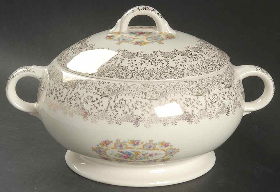 Santa Rosa Round Covered Vegetable by Royal (USA)-1