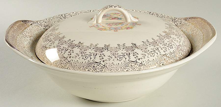 Santa Rosa Round Covered Vegetable by Royal (USA)-1