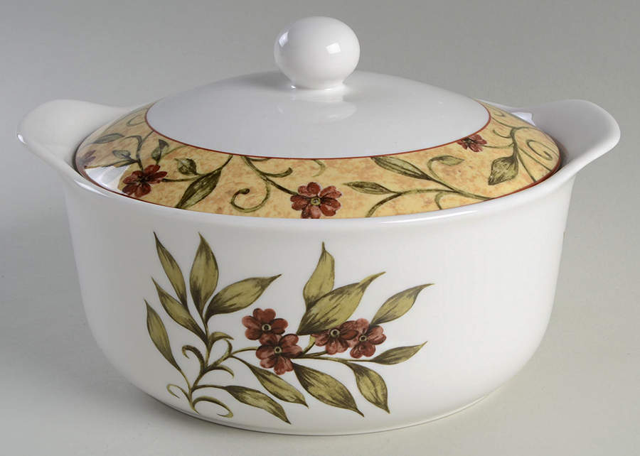 Cinnabar 2.75 Qt Round Covered Casserole by Royal Doulton-1