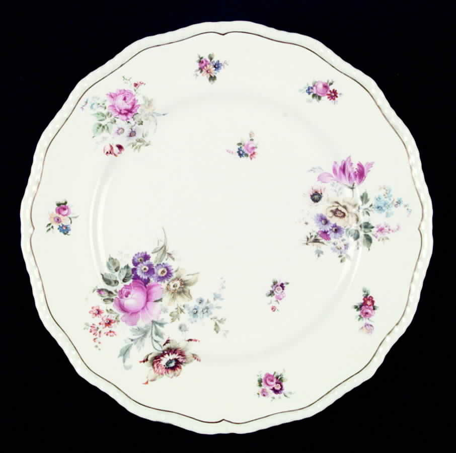 V2136 Dinner Plate by Royal Doulton-1