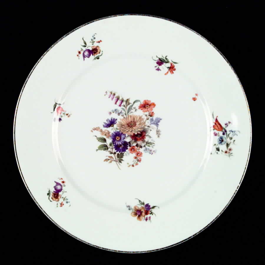 ROB158 Dinner Plate by Royal Bayreuth-1