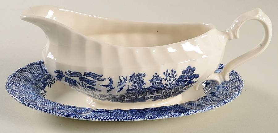 Blue Willow (Swirl Rim, England) Gravy Boat & Underplate/Relish by Royal Wessex-1