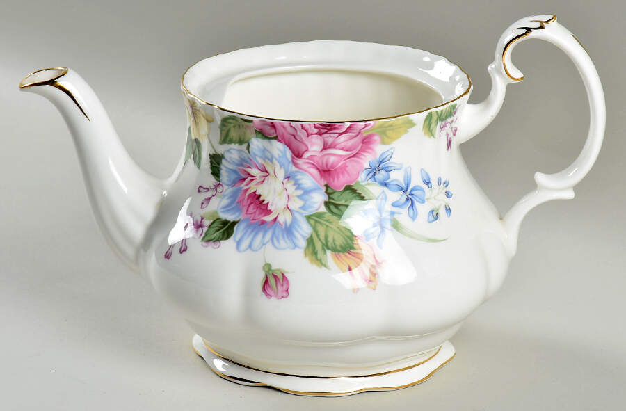 Beatrice Teapot No Lid by Royal Albert-1