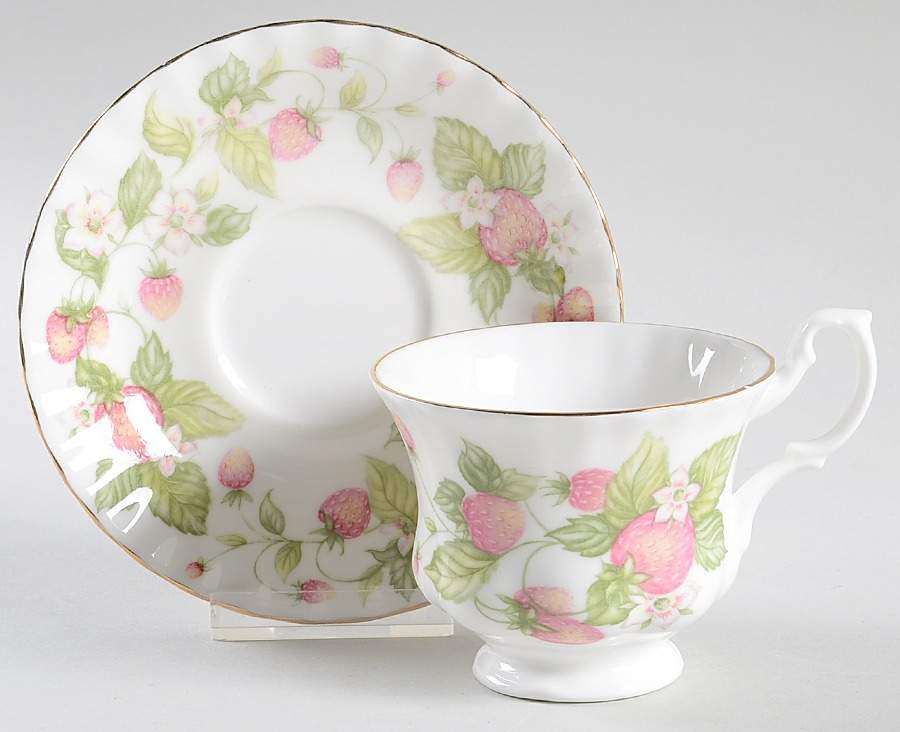 Lyndale Footed Cup & Saucer Set by Royal Albert-1