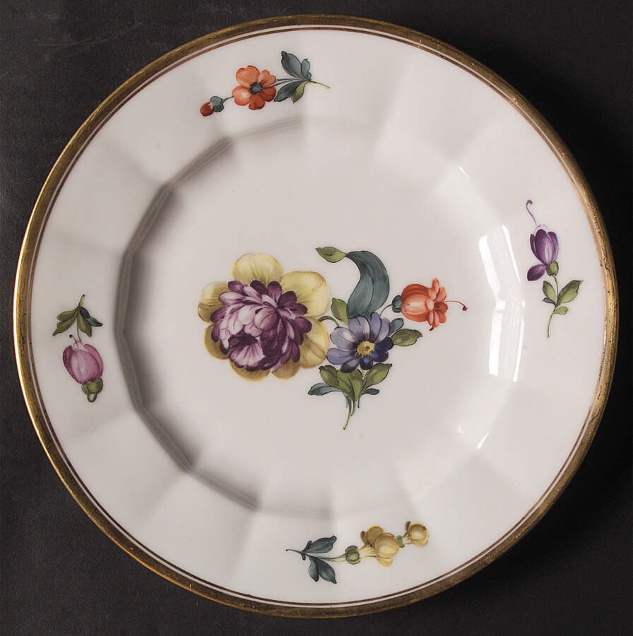 627 Luncheon Plate by Royal Copenhagen-1