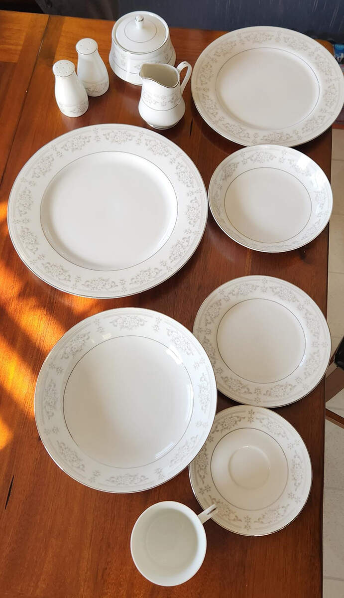 RCW5 Dinner Plate by Royal Crown (Japan)-1