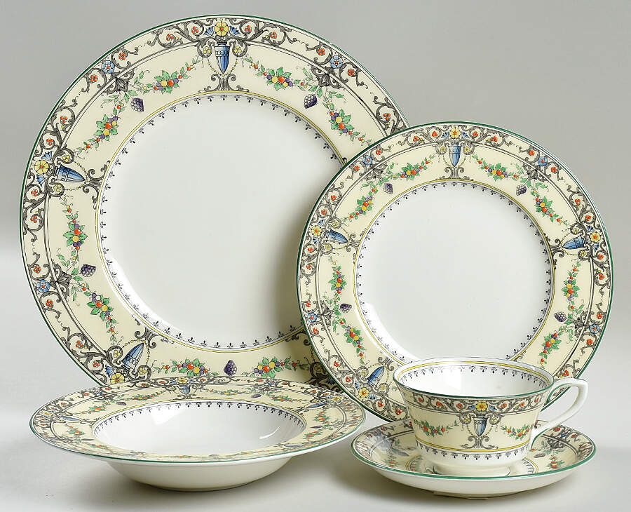 Monticello 5 Piece Place Setting by Royal Worcester-1