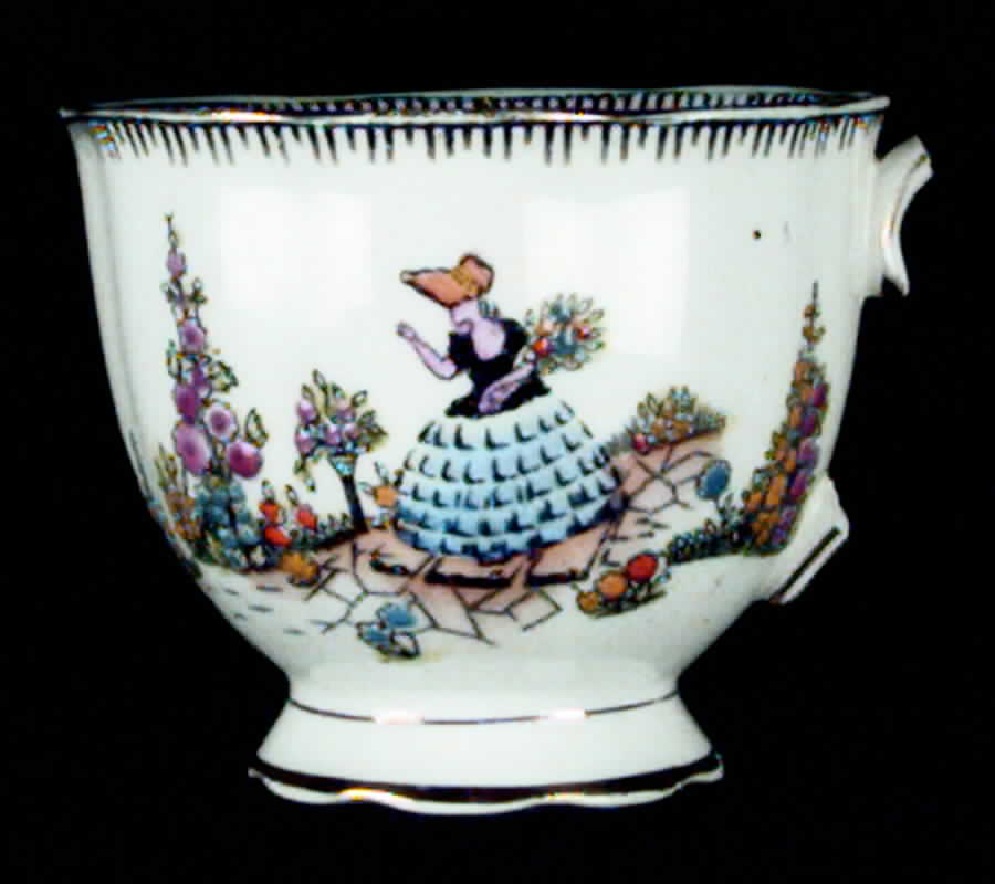 Dainty Dinah Footed Cup by Royal Albert-1