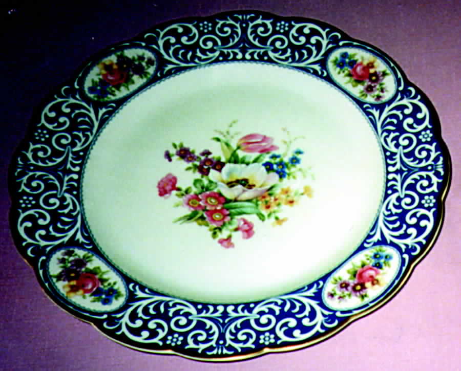 ROB164 Dinner Plate by Royal Bayreuth-1