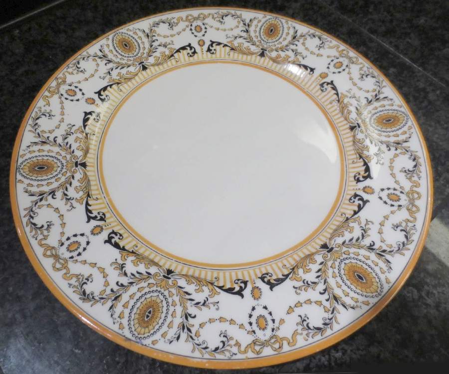 H347 Dinner Plate by Royal Doulton-1