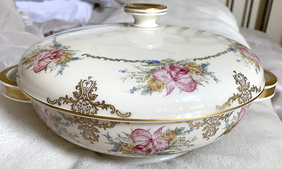 824 Round Covered Vegetable by Rosenthal - Continental-1