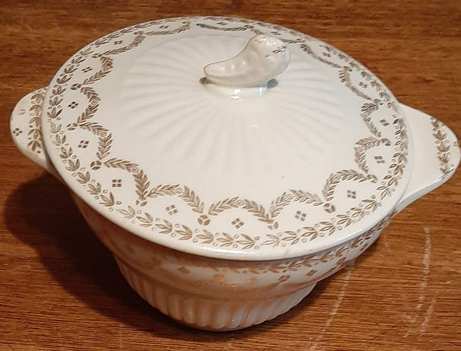 RYL84 Sugar Bowl & Lid by Royal (USA)-1