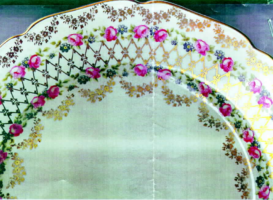 ROI21 Dinner Plate by Royal Ivory (Czech, Germany)-1