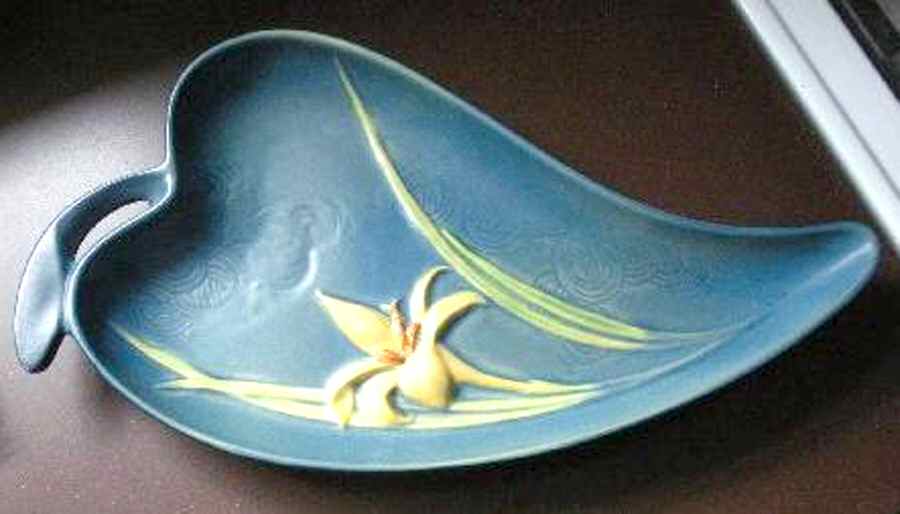 Zephyr Lily Bermuda Blue Leaf Tray by Roseville-1
